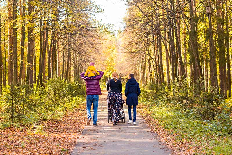 familia-caminando