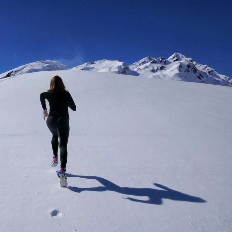 correr-en-invierno-chica-nieve