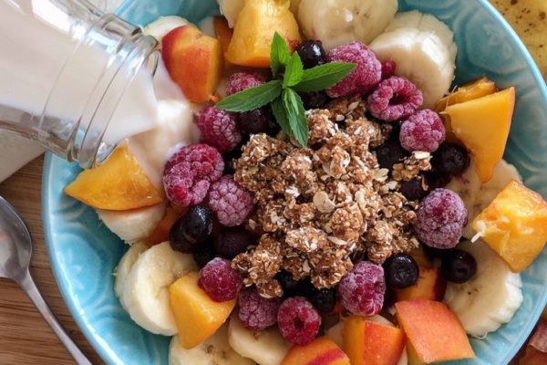 Fruta con avena post-entrenamiento