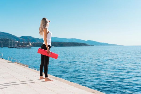 ejercicios-para-reducir-cintura-mujer-cuerpo-preparado-playa