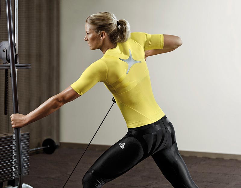 ejercicios-para-reducir-cintura-mujer-en-el-gimnasio